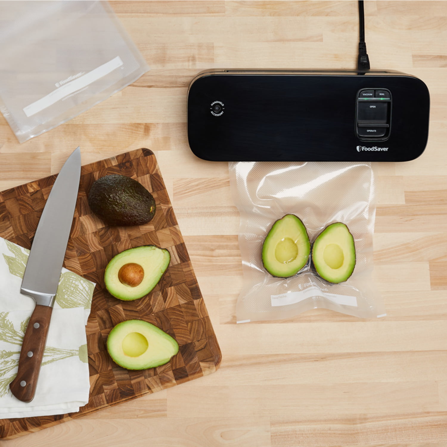 2083427-3 FoodSaver® VS1196 Black with 8" Roll and Bags - Image 4